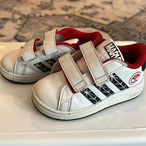 Adidas toddler Spiderman sneakers 6.5 - Picture 3 of 5